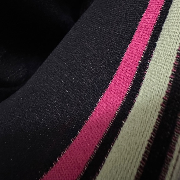 320 Fabletic | NWT Black Aisley Seamless Long Sleeve Crop Top (Size S) - Picture 7 of 13